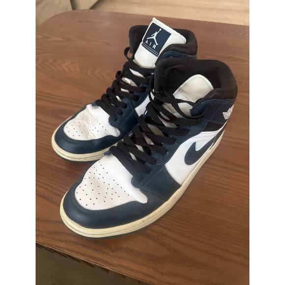 Jordan 1 Mid \